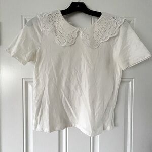 Daisy collar details. Good condition.